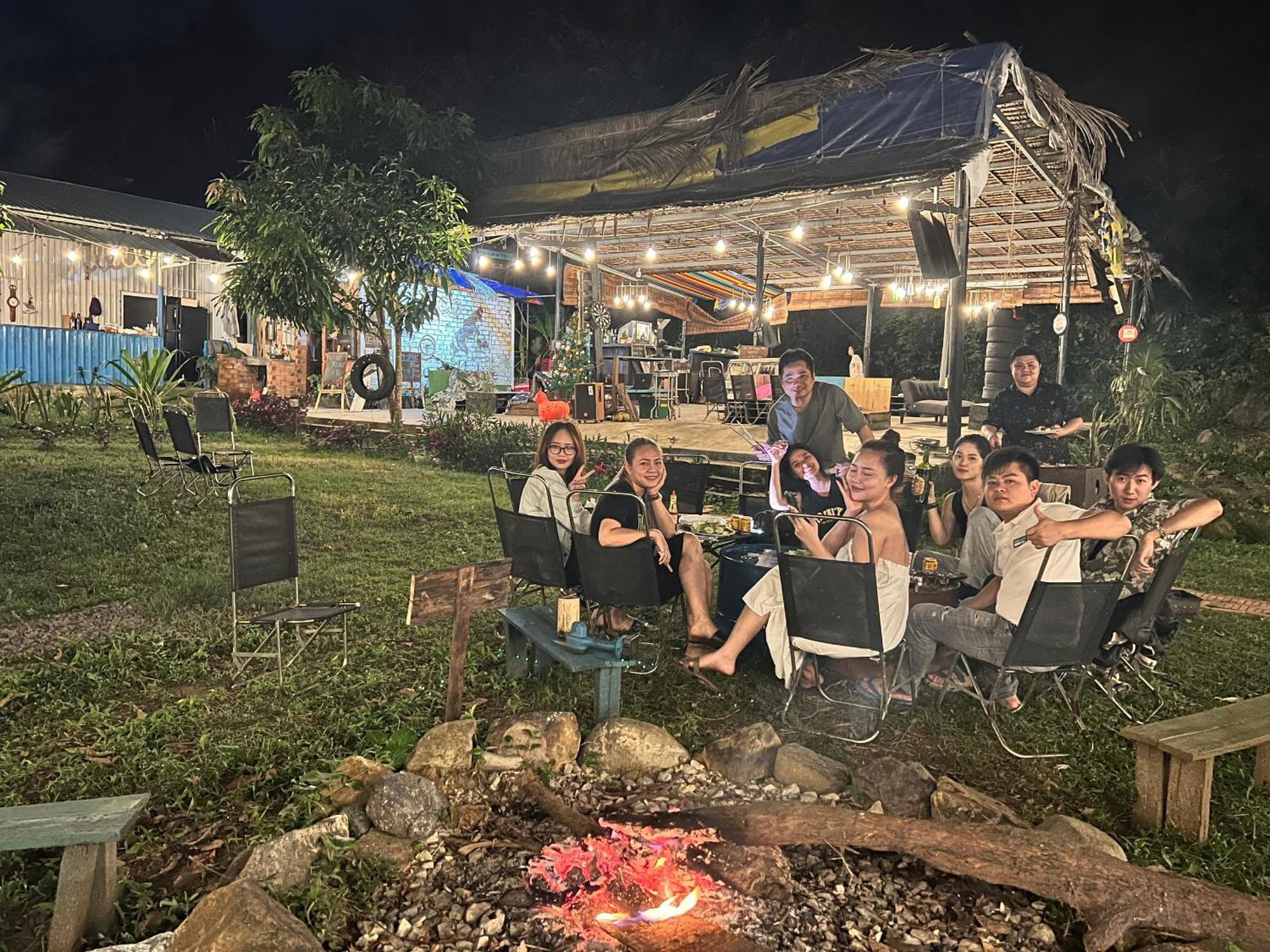 Con Dao Backpacker - Loco Camping Chi Khu Co Ong Bagian luar foto